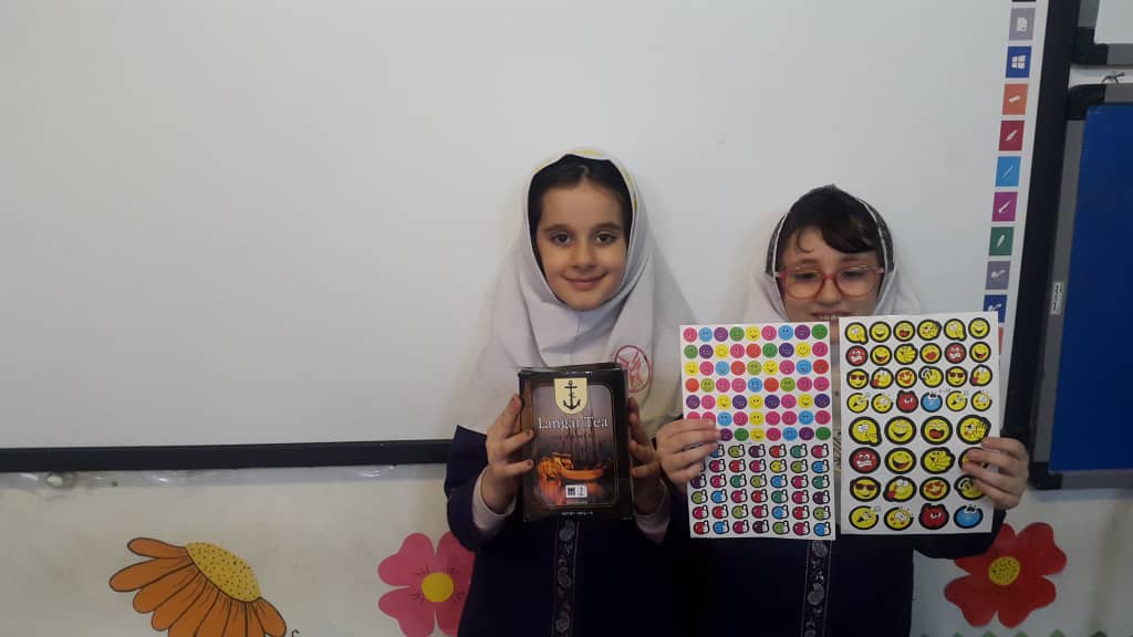 جهت ایجاد انگیزه نشانه ی (چ ) پوشیدن چادر ، آوردن چتر، چای ، چوب شورو برچسب توسط دانش آموزان پایه اول